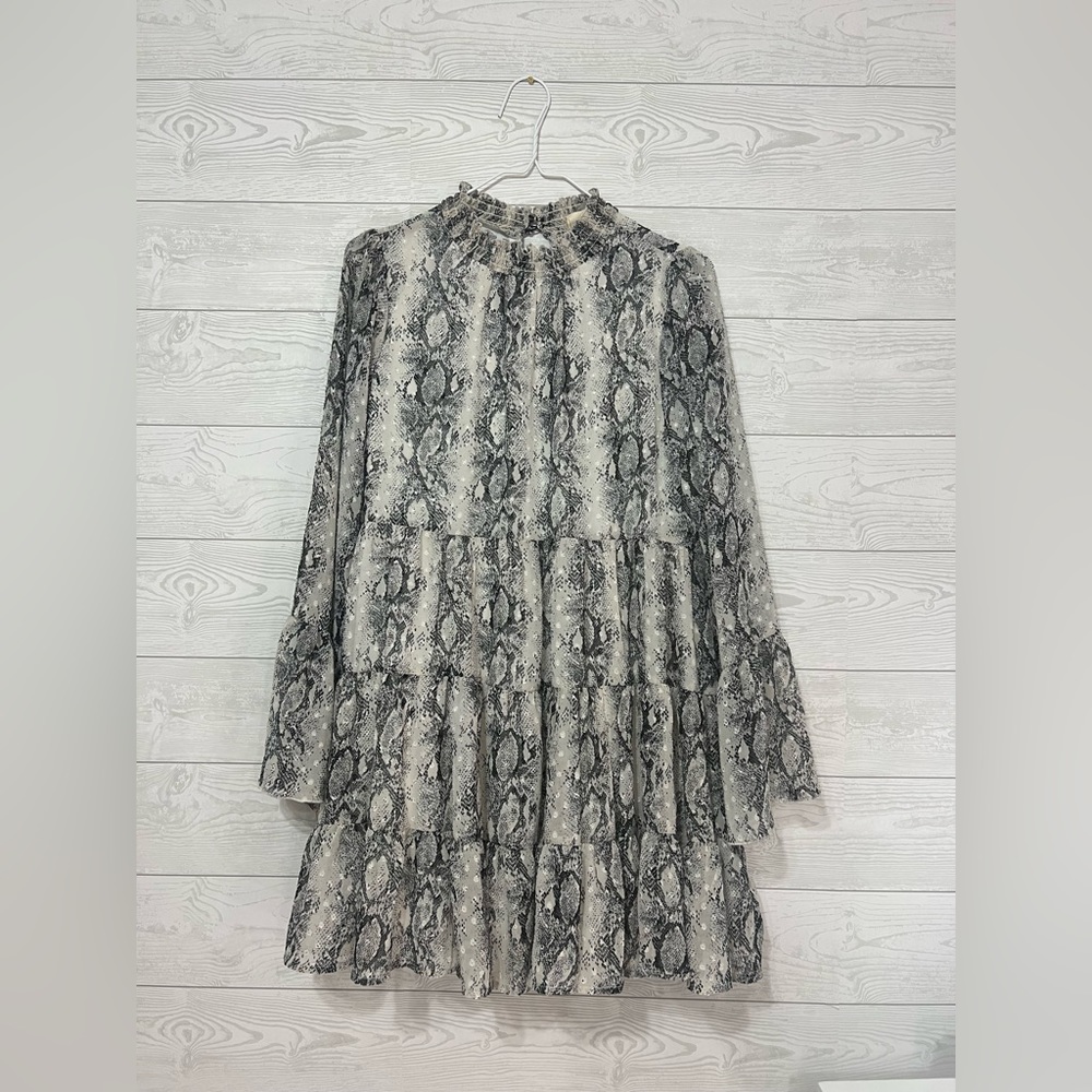Altar'd State Snake Print Tiered Boho Dress
Ruffled Women's S Cream Black NWT